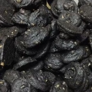 Blackout almond chip cookies