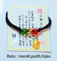 Gelang Tali hitam batu mantra keberuntan / batu mantra hoki / batu mntra kerejekian ) batu mantra p