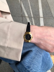 【日本直送 名牌中古包】GUCCI 古馳 腕錶 金色 黑色 皮革 蜥蜴壓紋 石英 5300L vintage j7kah7