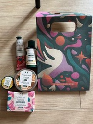 The body shop Christmas THE WRAPPED IN LOVE GIFT SET 身體護理禮盒