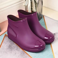 (พร้อมส่ง) รองเท้าบูทสั้นกันฝน รองเท้ากันลื่นกันน้ำ รองเท้าบูทกันน้ำ สูง11.5cm รองเท้าแฟชั่น รองเท้าผู้หญิงYL-2198