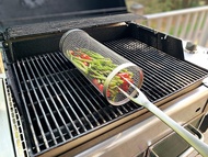 Rolling Grill Basket,Stainless Steel Wire Mesh Cylinder Grilling Basket, Portable Outdoor Camping Barbecue Rack for Vegetables,French Fries,Fish,Versatile Round Grill Cooking Accessories
