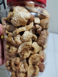 kerupuk kulit babi/cujiuca campur lemak/samcan/nong