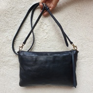 Tas Selempang Wanita Fossil Hitam Kulit Asli