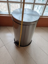 不銹鋼腳踏垃圾桶