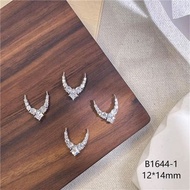 Set of 2 nail charms with crown nails A24