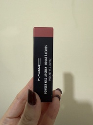 全新MAC Powder Kiss 絲霧唇膏 #蜜桃珊瑚色 923 (Stay Curious)