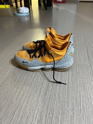 Lebron 16 safari 配色