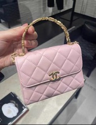 Chanel 22B Kelly Bag粉紅色琺瑯手柄 中號