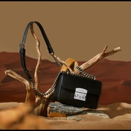 Labella - Luna Black กระเป๋าสะพายสายโซ่ สีดำ ดำ One