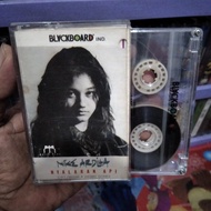 Kaset pita Nike Ardilla - Nyalakan Api