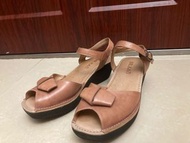 Dr. Kao  （DK)蓮藕色低跟涼鞋