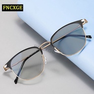 FNCXGE แว่นอ่านหนังสือแบบโปรเกรสซีฟ แว่นมองไกล-มองใกล้ ป้องกันแสงสีฟ้า เปลี่ยนสีเมื่อออกแดด