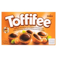 ทอฟฟีฟี่ เฮเซลนัทและครีมนูกัตในรูปถ้วยคาราเมลราดช็อกโกแลต Strock Toffifee Chocolate 125g.