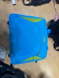班尼頓隨身行李袋（有輪子）