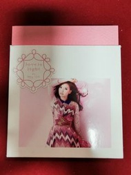 95％new 林欣彤 Love is Light 專輯 CD+DVD 2012 Mag Lam 第2張個人大碟 附 貼紙 歌書及海報 主打歌 向玻璃鞋說再見 上善若水（ 水知源主題曲） 追風箏的風箏 