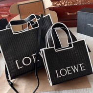 ☊LOEWE Loewe หมายถึง Luo Wei Anagram Keranjang ถุงช้อปปิ้งทอโลโก้ปักหญ้ารูปลักษณ์สูง