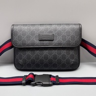 GUCCI 97新 黑花Supreme休閒胸包