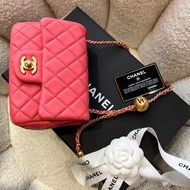 CHANEL 粉色金球方胖