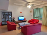 NH Homestay - Cheerful House with Private Parking