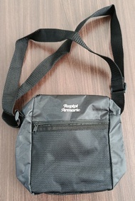 Repipi Armario 黑色斜孭袋