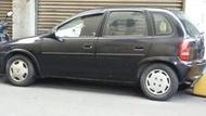 1993 opel corsa (黑) 板金，內裝，車窗，天窗，輪胎含框，副廠排氣管，方向盤，儀表板，排檔桿  零件車