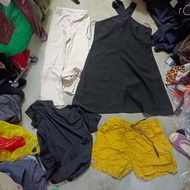 超佛心古著店，16件衣服一起賣包含zara洋裝，uniqlo棉褲，蜘蛛人短t,迷彩長裙，格子古著裙f009
