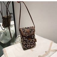 handphone sling bag This Year's Popular Small Bag for Women2022秋冬季新款潮百搭斜挎包ins洋气时尚手机包
