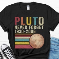 Pluto Never Forget Retro Style T-shirt Funny Dwarf Planet Tee Outer Space Gift for Men and Women Vin