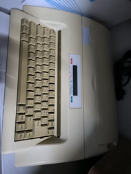 A4 olympia deluxe MD electronic typewriter電動打字機  顯示屏