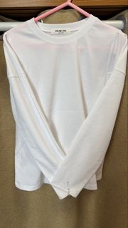 KKAM JUU 白色長袖上衣