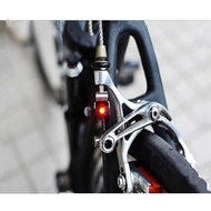 Mini LED Bicycle Brake Light: Waterproof, CR1025 battery, design KOMPAK for security during driving 