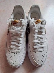 全新NIKE白色併豹紋波鞋