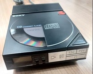 vintage Sony 80s discman compact player D-5， D-50， 中古索尼第一部CD 隨身聽， 連AUX 及電源底座