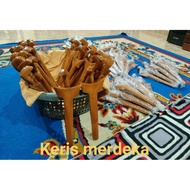 replika keris tanpa bilah selamat utk kanak2 diperbuat drpd kayu