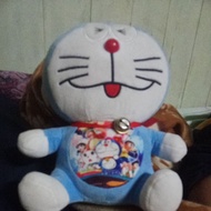 patung Doraemon ketawak