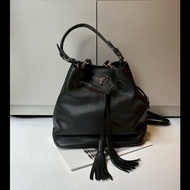 Prada 黑皮束口流蘇兩用水桶包