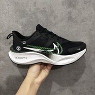 Nike ZoomX 運動鞋