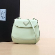 PRADA 淺綠色牛皮Cleo翻蓋式單肩包18肩背包