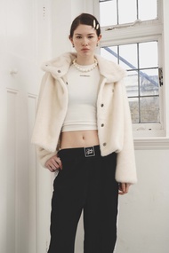 DAILY WOOL Paula Fur JACKET แจ็กเก็ตขนเฟอร์สวยนุ่ม มีกระเป๋าข้างล้วงมือ สวยเหมือนเฟอร์แท้ค่ะ