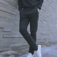 【換季特賣】防水拉鍊純棉素面鬆緊小直筒男長褲│黑色