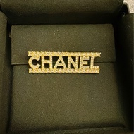 CHANEL 滿鑽字母 胸針