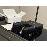 ¥280 ¥275 with Folding Box Airplane Box

Size: 25cm 20cm
Chanel Leboy Leboy Hot Mom Bag 
️ High Vers