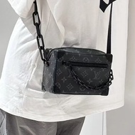 帥潮必備😎99新🆕Lv路易威登黑武士Mini Soft Trunk軟盒子包單肩斜挎包