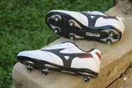sepatu bola kulit sapi mizuno putih pul besi