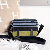 Loewe拼色毛氈郵差包25*18*10 98新配件購證 塵袋