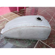 Honda Motor CB 200 Tank