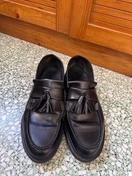 Dr. Martens 黑色流蘇樂福鞋