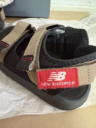 New Balance 涼鞋