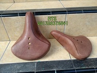 kulit jok sepeda onthel kulit sadel sepeda onthel sudah termasuk paku klem krakap jok sepeda onthel
